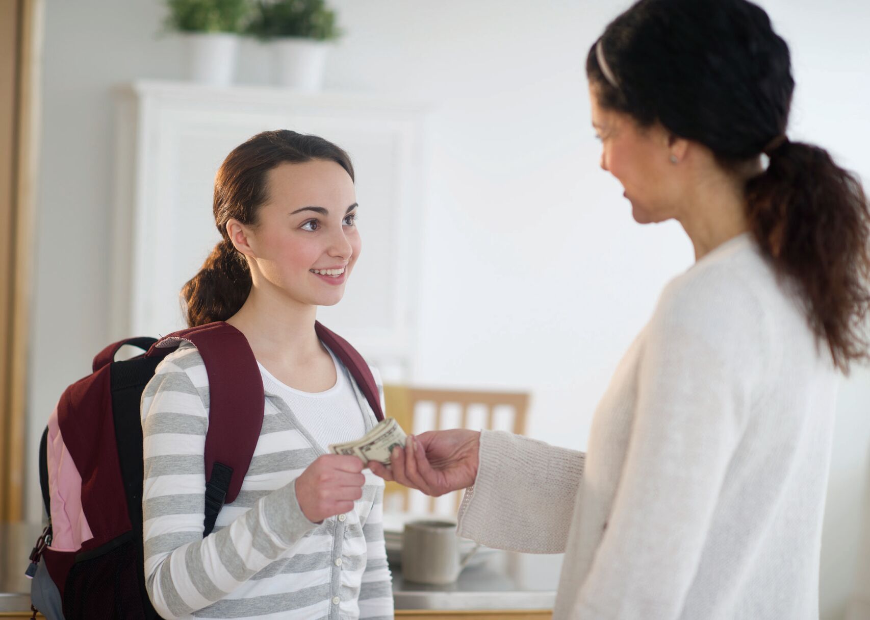 FINANCIAL TIPS FOR PARENTS TO TEACH THEIR CHILDREN